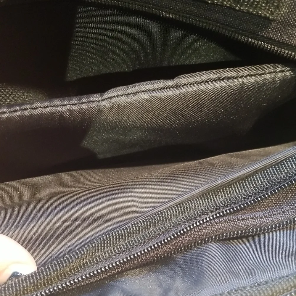 Media Bag great condition w/several zippered pockets & lay down workstation